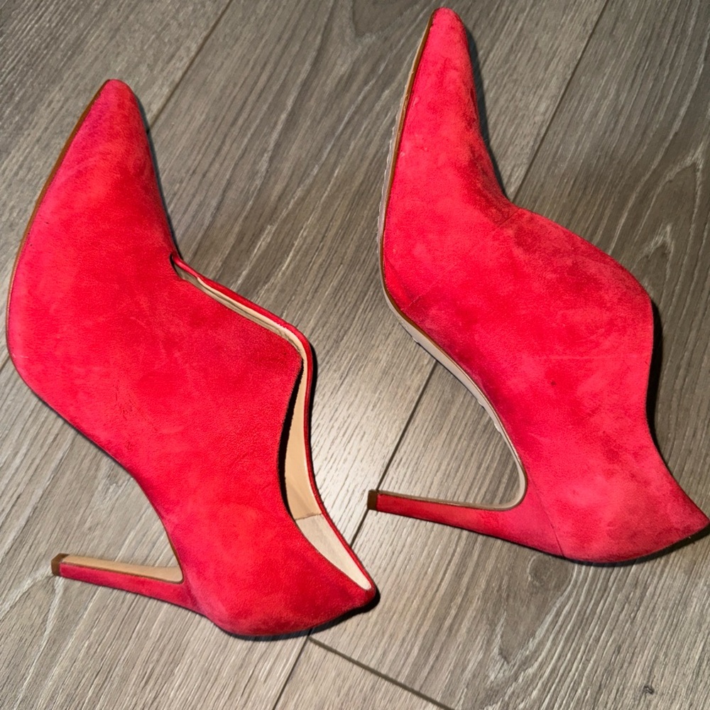 Vince Camuto Red Suede Heeled Shoes size 6.5